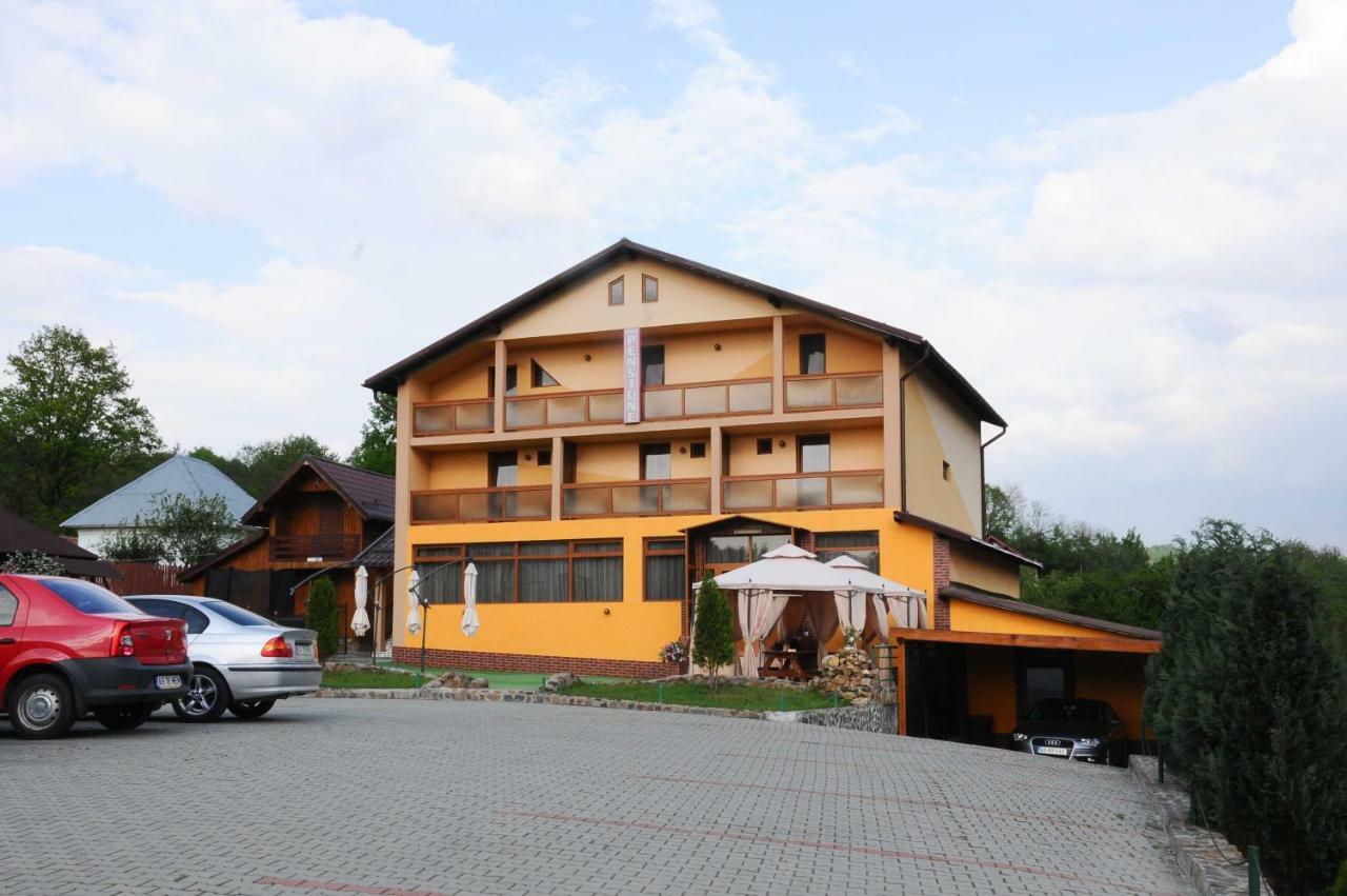 Hotel Pensiunea Nicol Valea Iasului Exteriér fotografie